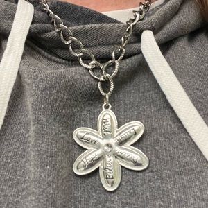 Hippie Flower pendant on 18 inch silver-tone large link chain